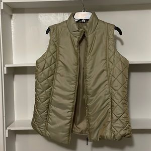 Coldwater Creek Misses Vest, Size M, Gold hue Camel Color, side pockets, zipper